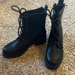 NWT Blowfish Leith Boots, size 9